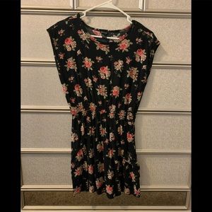 F21 BLACK FLORAL CINCHED WAIST DRESS